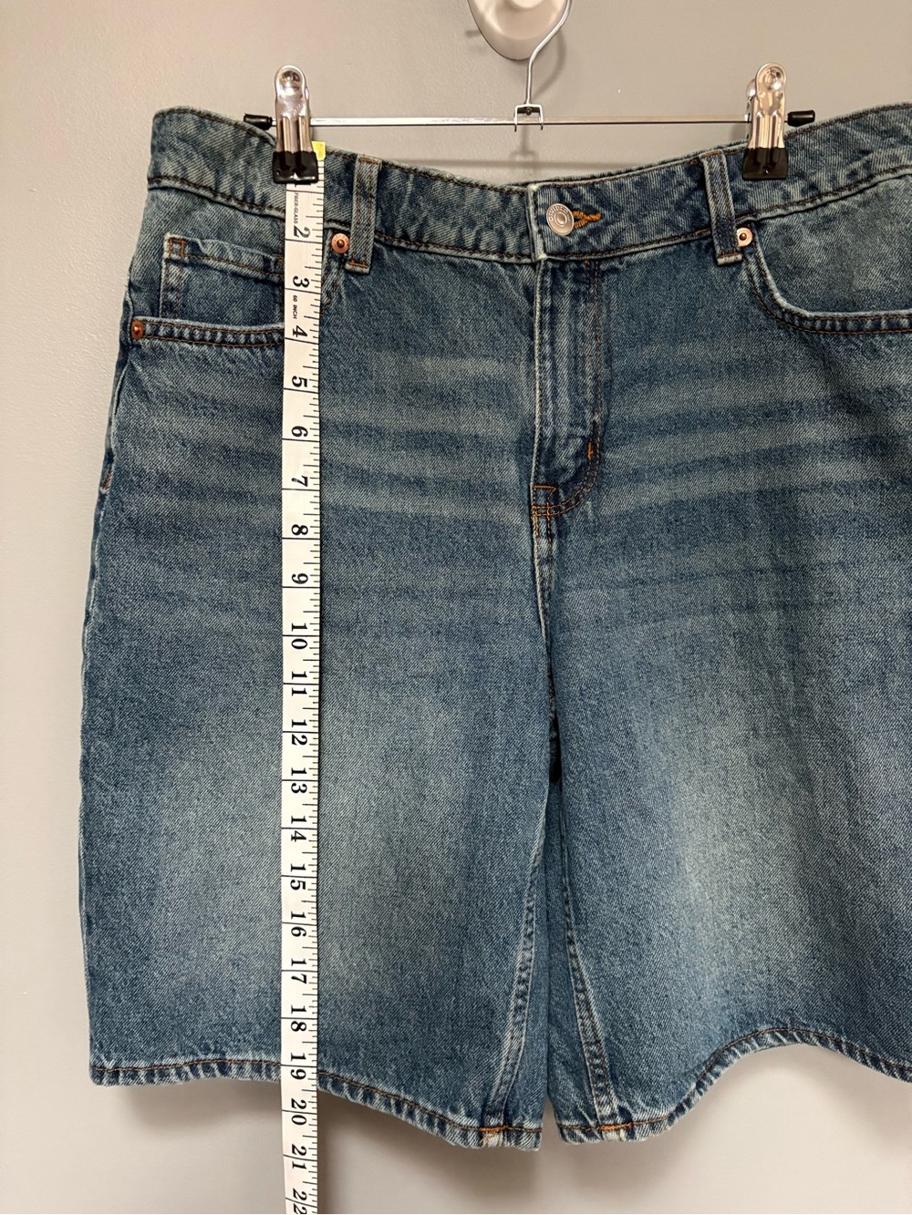 H&M Divided Trendy‎ Women’s Med Wash Blue Denim Jeans Contrast Stitching Size 6 - Picture 4 of 4
